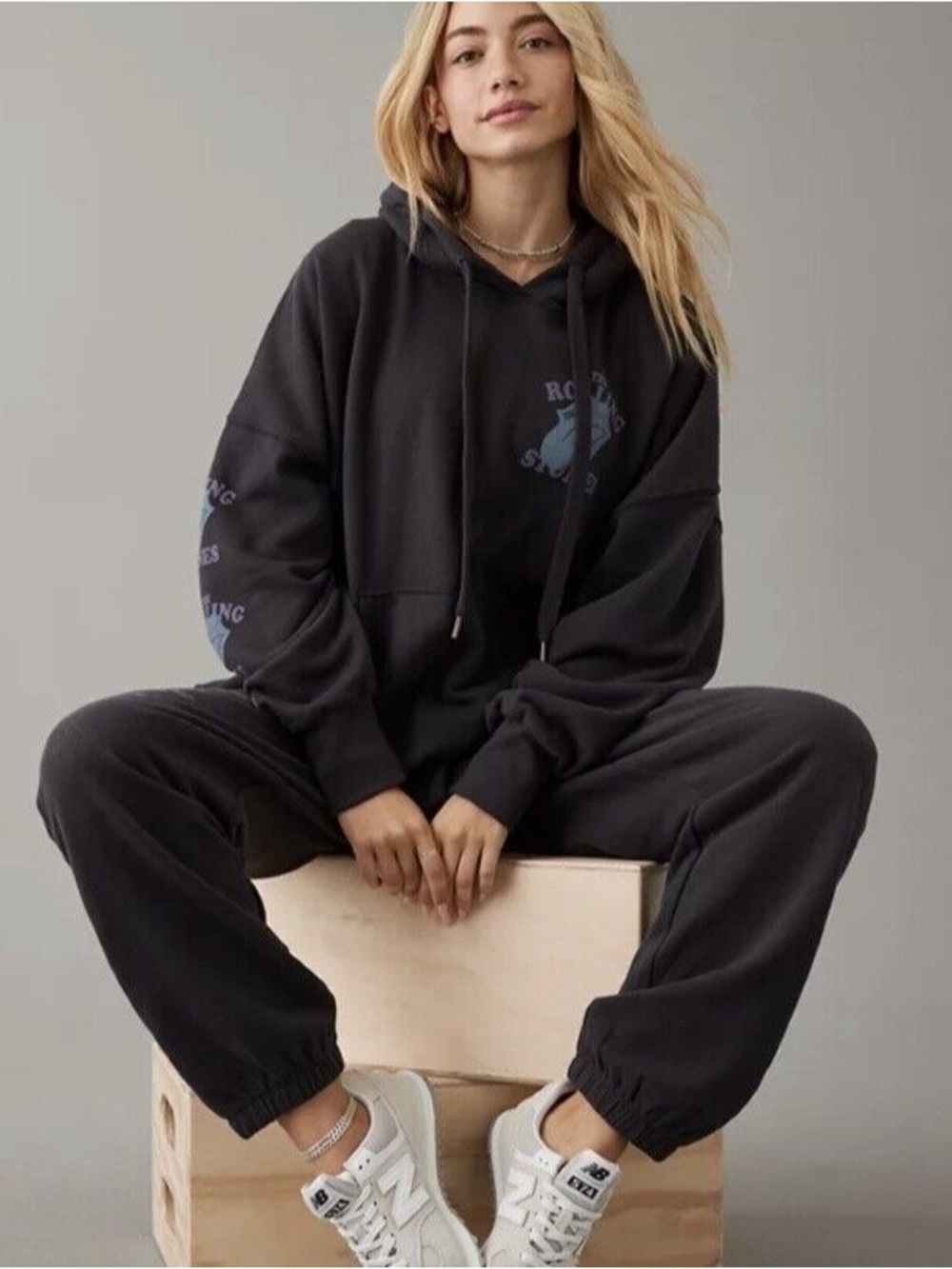 American Eagle This Feels Seriously Huggable Oversized Rolling Stones Hoodie